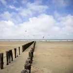Beachside Break In 克诺克－海斯特
