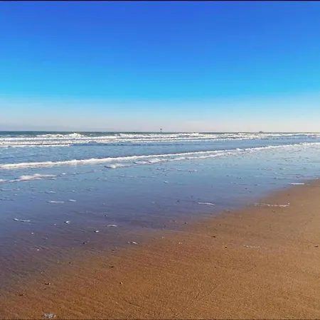 Beachside Break In * Knokke-Heist