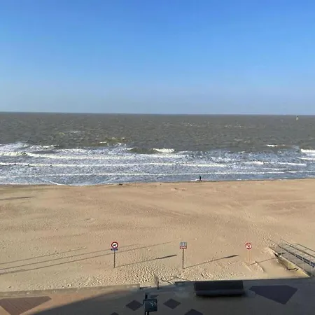 Beachside Break In 克诺克－海斯特