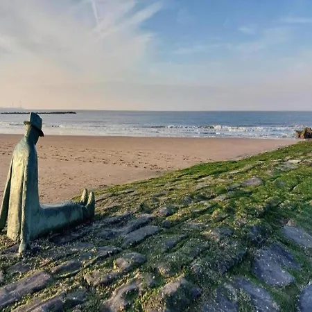 Beachside Break In * Knokke-Heist
