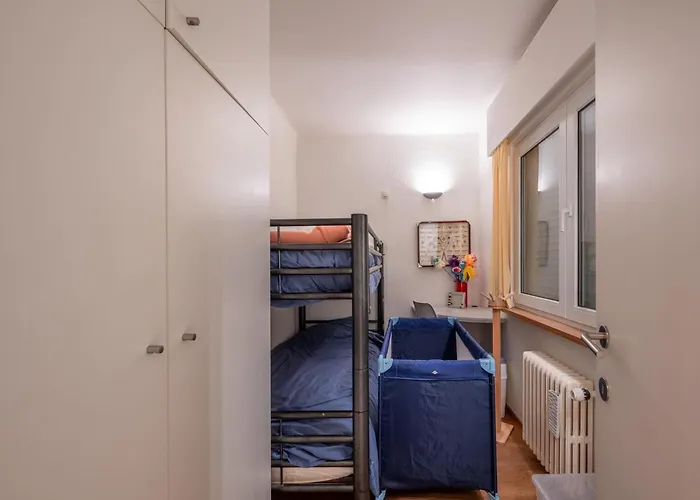 아파트 Beachside Break In *